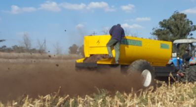 D1100M MANURE SPREADER 3